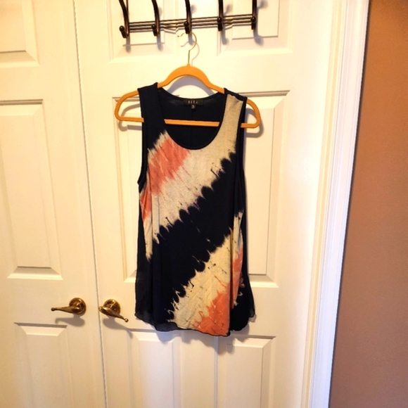 🩷B.L.E.U.🩷Top - Picture 2 of 4